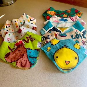 8 BABY DRIBBLE BIBS